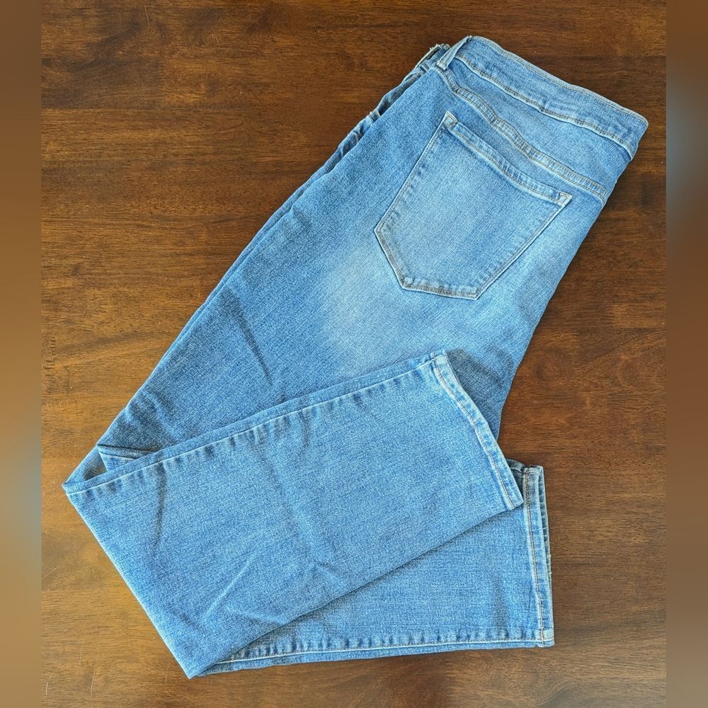 Old Navy Plus Size 18 Straight leg jeans Good used condition